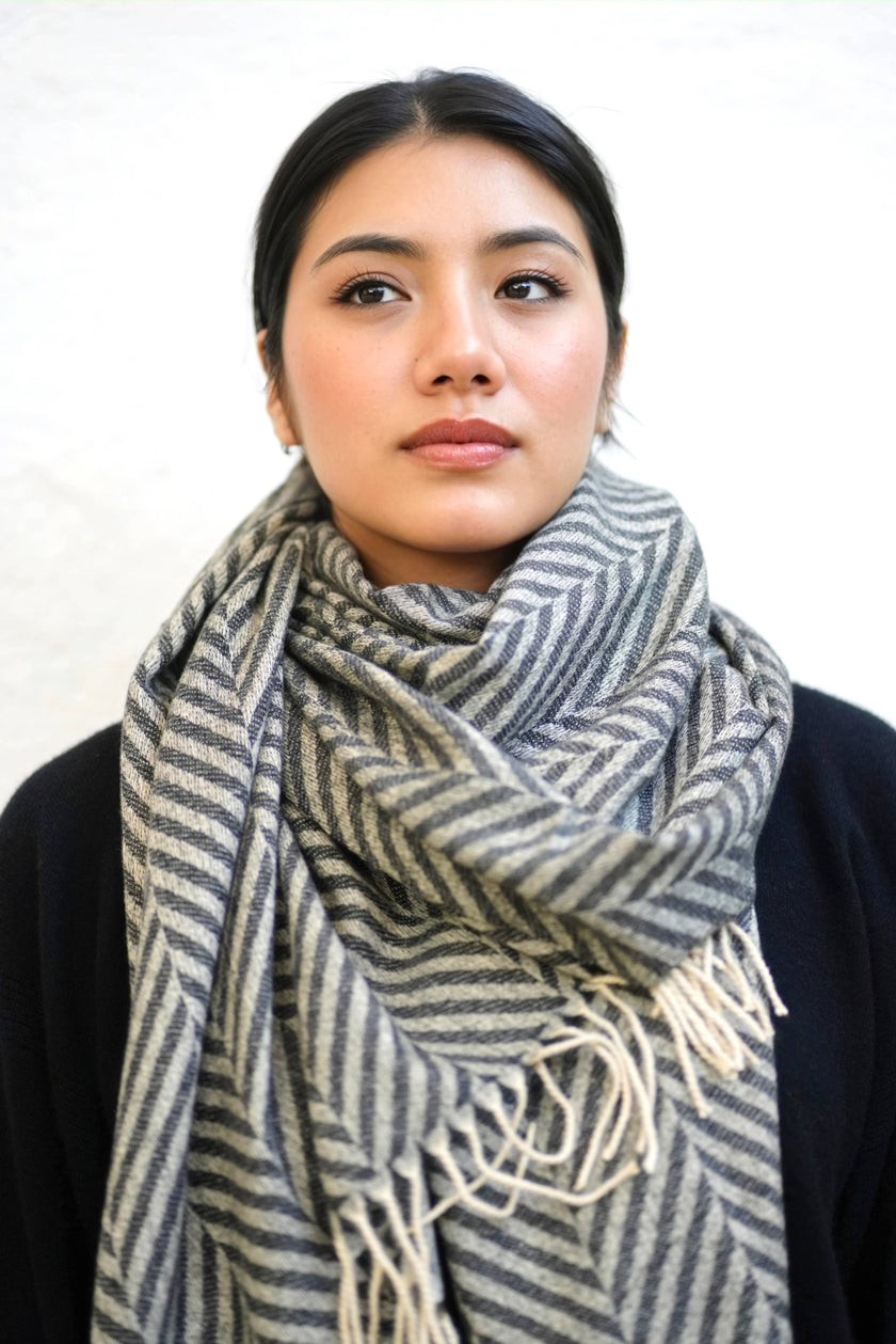 Cashmere Herringbone Stole Black