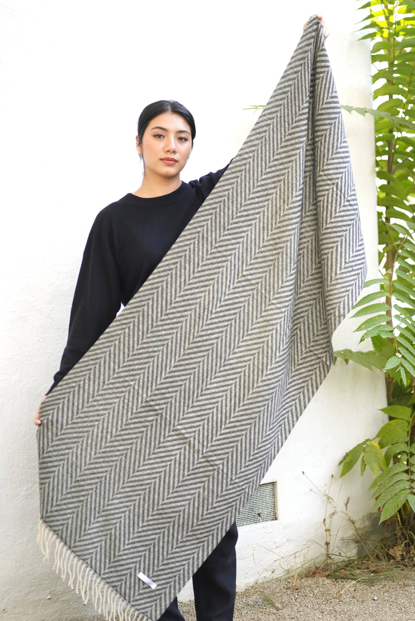 Cashmere Herringbone Stole Black
