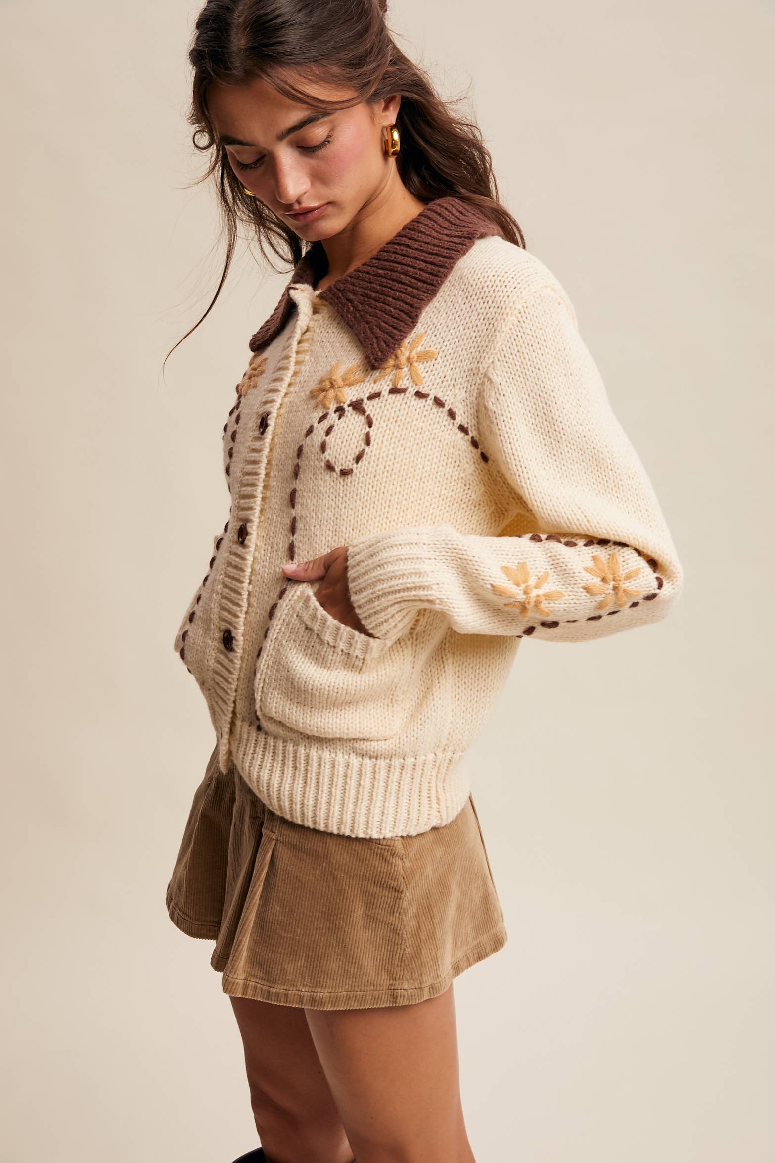 Embroidered Collar Knit Cardigan