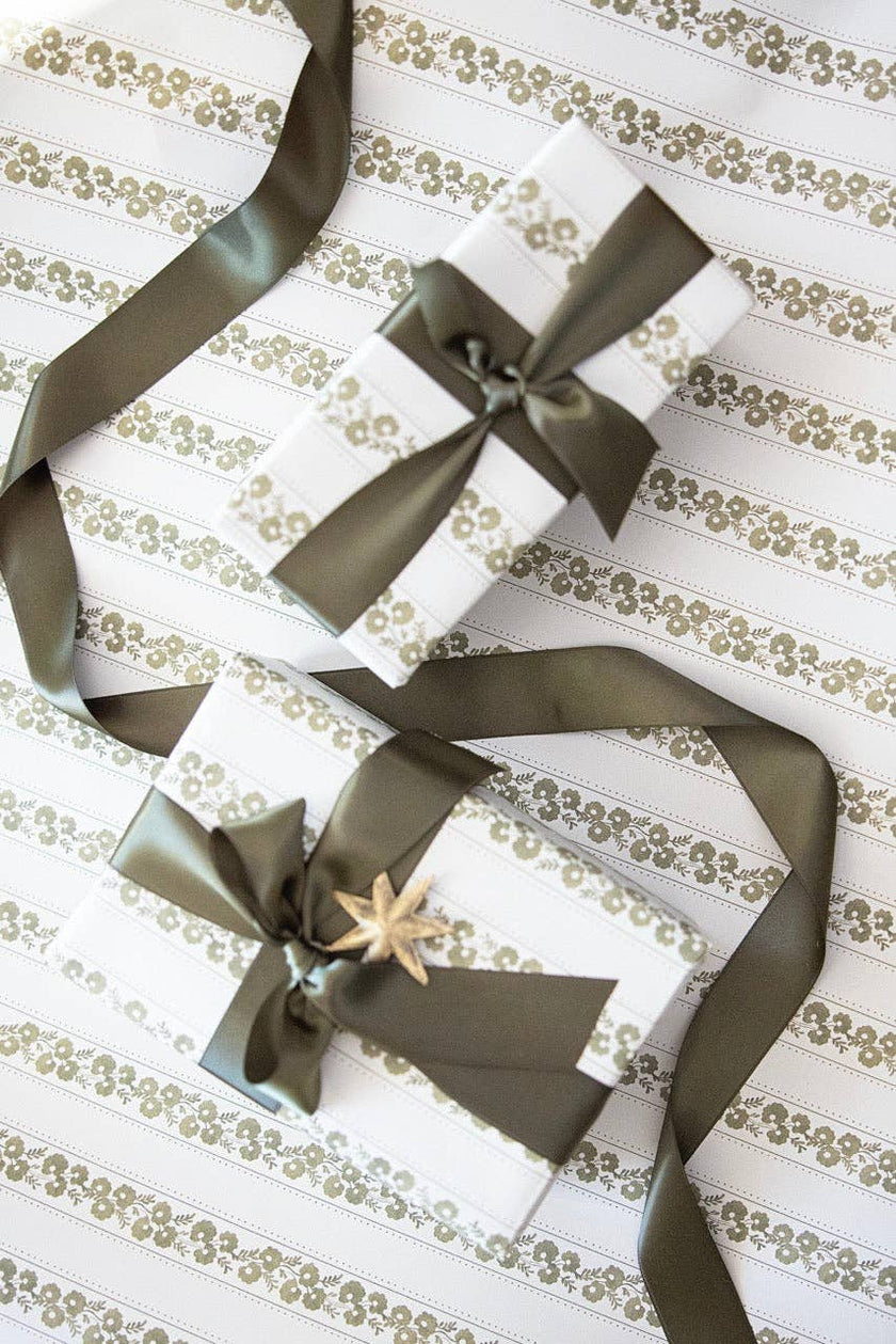 'Yuletide' wrapping paper set
