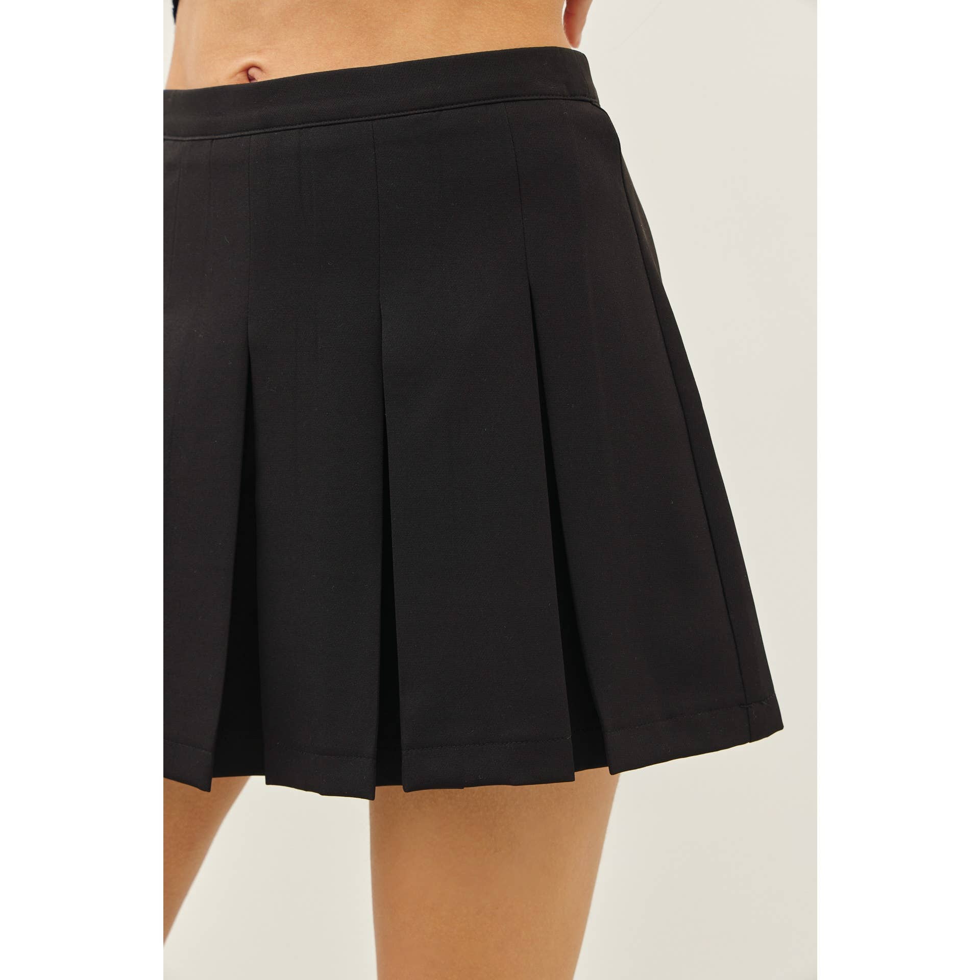 ALL DAY WEARABLE CRISP PLEATED TIMELESS MINI SKORT