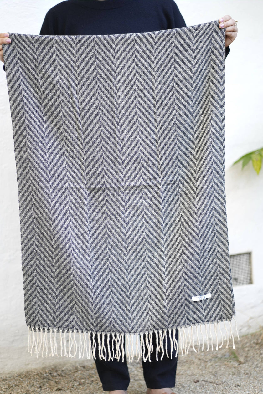 Cashmere Herringbone Stole Black