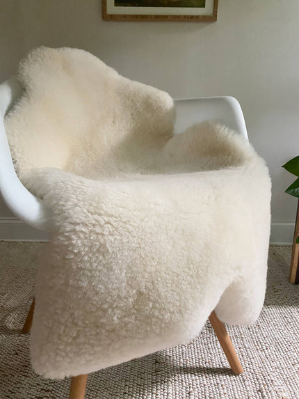 SHORT FUR IVORY SHEEPSKIN